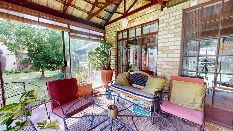 5 Bedroom Property for Sale in Mooivallei Park North West